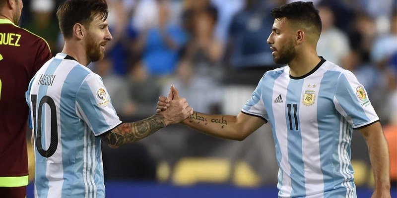 Aguero rất thân thiết với Messi tại đội tuyển quốc gia