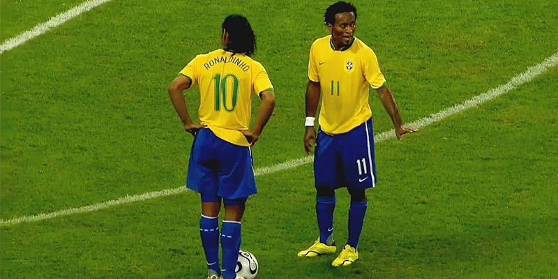 Ronaldinho cũng là một cầu thủ đá phạt xuất sắc