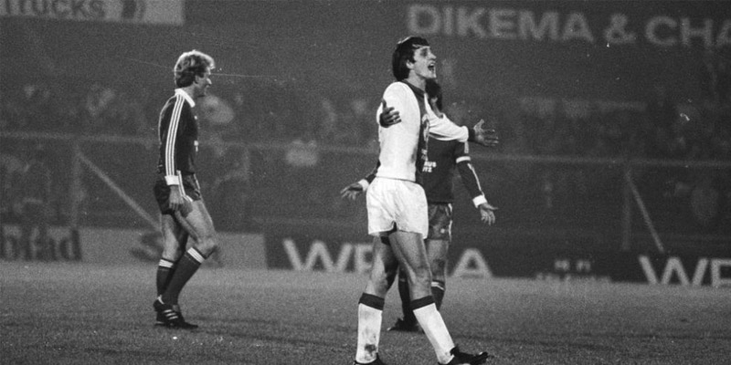 Johan Cruyff khởi đầu tại Ajax